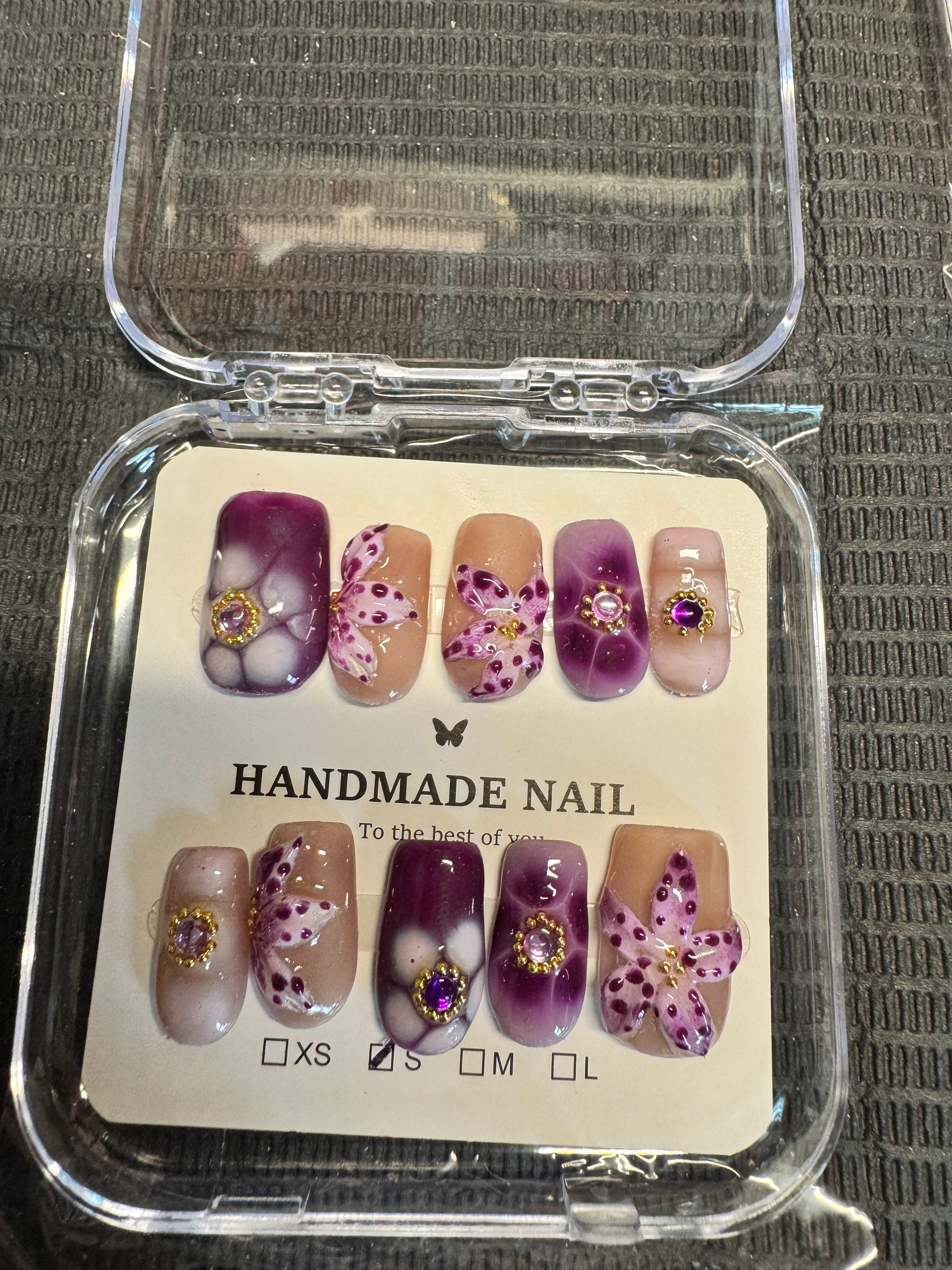 Lavender Haze 3D Flower Press-On Nails – Glossy Purple Ombre Acrylic-Look Set